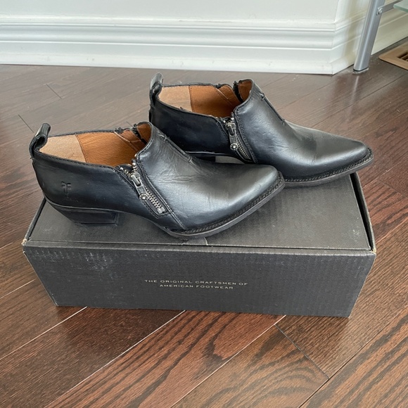 BNIB Frye Sacha Moto Shootie in Black 5.5 - Picture 2 of 9